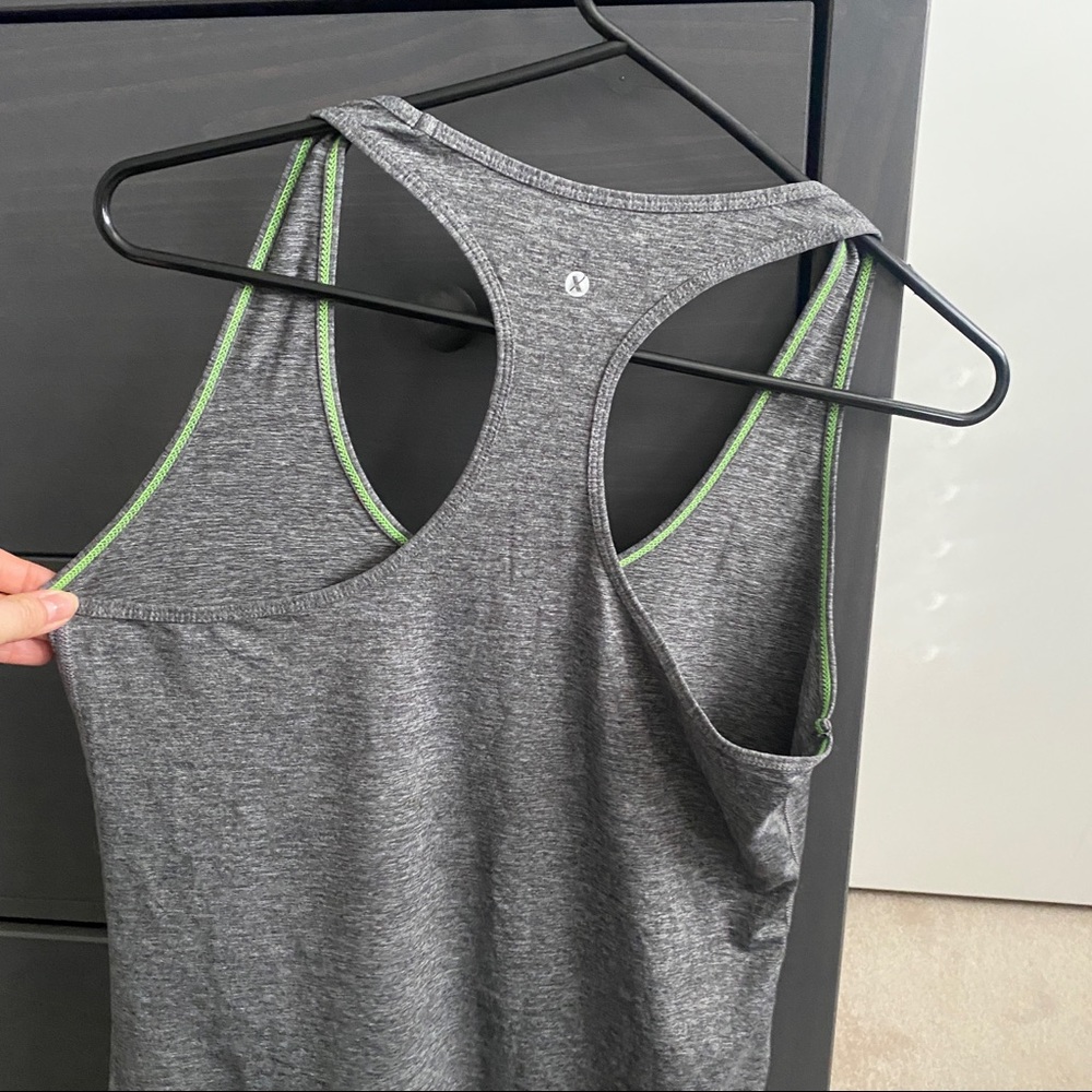NEW 🏃🏽♀️Racerback Tank Top - Picture 3 of 3